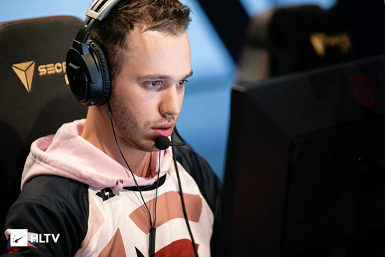 中国电竞用户规模破亿半年收入超700亿引发关注