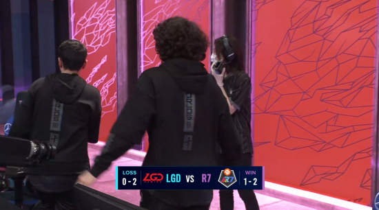 极摩客 EVOT1 迷你主机上市 强大性能抢眼